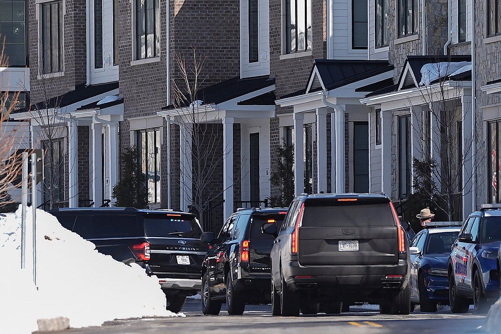 克林顿否认知晓爱泼斯坦罪行 称与其接触有限