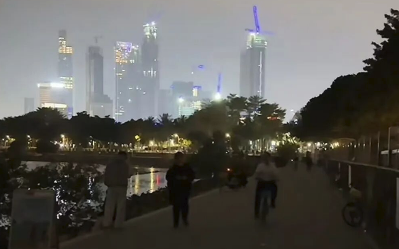 ▲市民提出疑问“深圳湾公园晚上为何黑灯瞎火？”一事引发关注。图/深圳新闻网