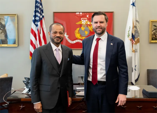 阿曼外交大臣巴德尔与美国副总统万斯 路透社