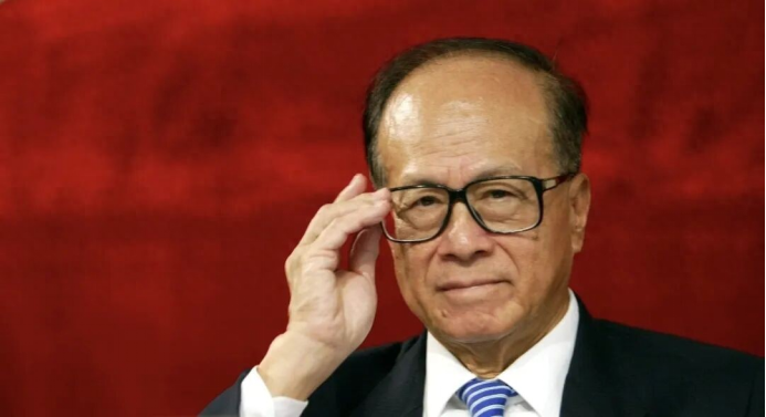 港口刚被“抢走”，李嘉诚火速清仓英国1100亿资产，决意落叶归根？
