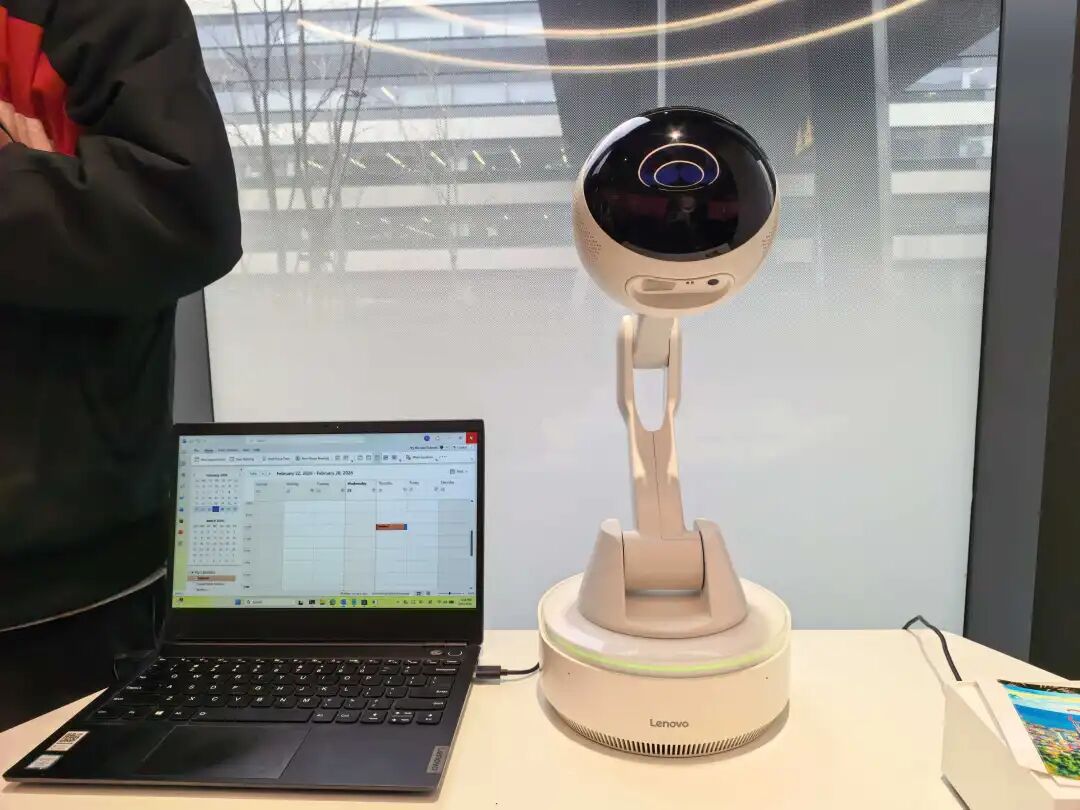 AI WorkMate 概念机器人看起来很有科幻感｜图片来源：极客公园