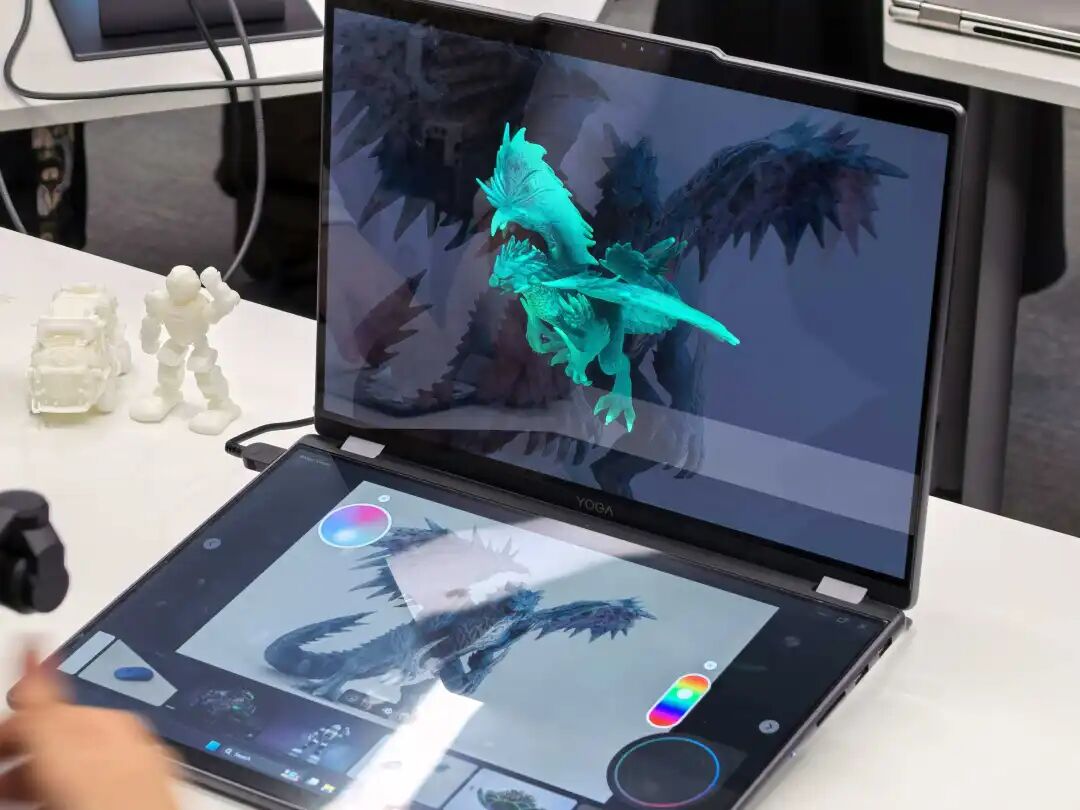联想 Yoga Book Pro 3D 概念机让裸眼 3D 在当下有了真正意义上的使用场景｜图片来源：极客公园