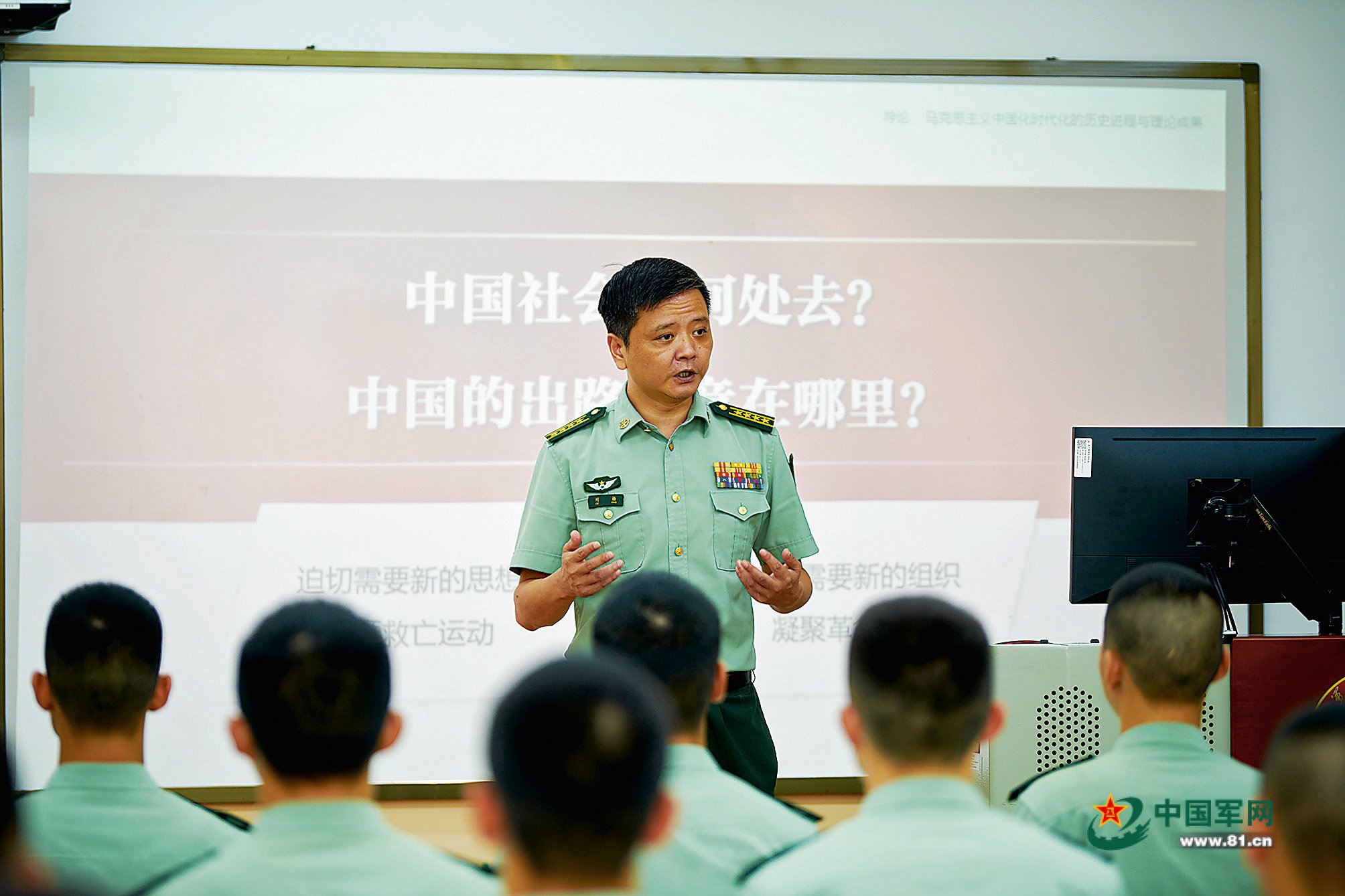 军队代表委员风采录丨刘杨:筑牢爱国强军思想根基|国防教育_新浪财经_新浪网