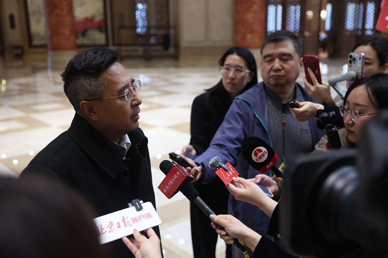 3月3日，北京会议中心，全国人大代表高子程接受媒体采访。新京报记者 李木易 摄