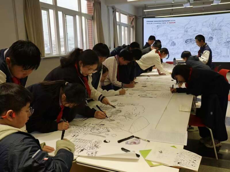 上海市格致初级中学学生与AI互动作画。上海市教委供图