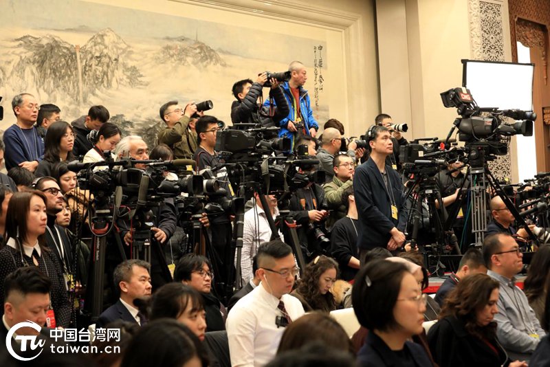 　　3月4日，十四届全国人大四次会议在北京人民大会堂举行新闻发布会。图为发布会现场。（中国台湾网记者 李宁 摄）