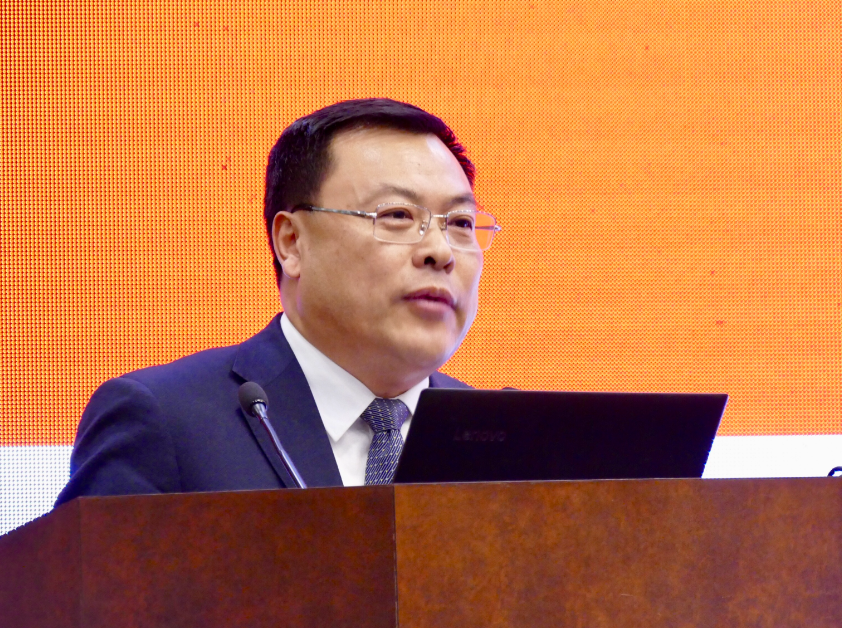 图中东说念主物系 胡占民