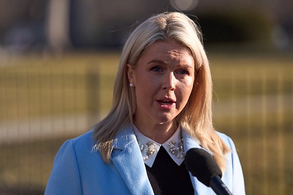 抖音粉丝在线下单网站，如何轻松实现爆款转化？