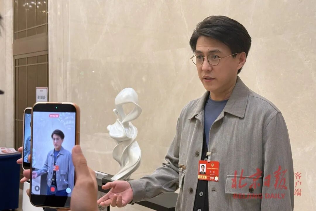全国政协委员靳东:未成年人短视频沉迷成瘾问题尤为突出|靳东_新浪财经_新浪网