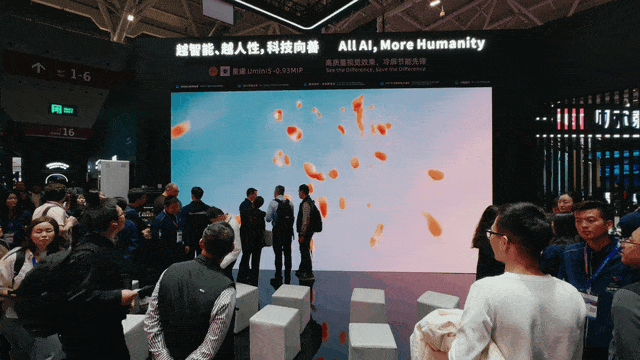 ▲展位主屏-Umini5新品系列 8K超高清屏幕