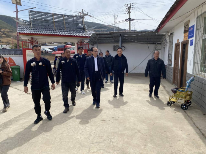 2月25日，耿福能在新春走基层途中。