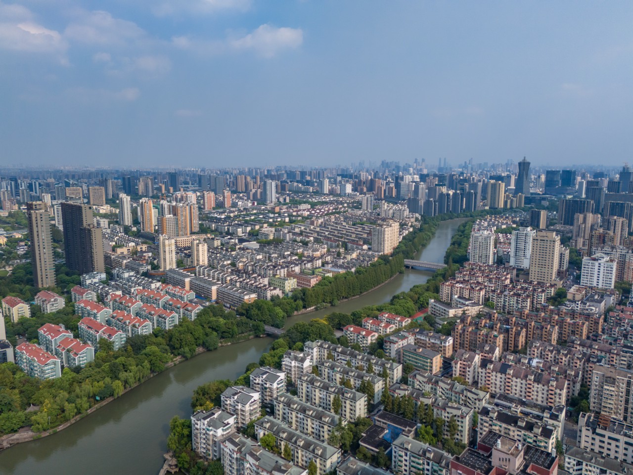 杭州春节后首宗涉宅地土拍溢价超51%， 保利发展32亿元斩获|杭州市_新浪财经_新浪网