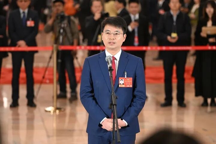 住苏全国政协委员张桥亮相第二场“委员通道”接受集体采访|全国政协委员_新浪财经_新浪网
