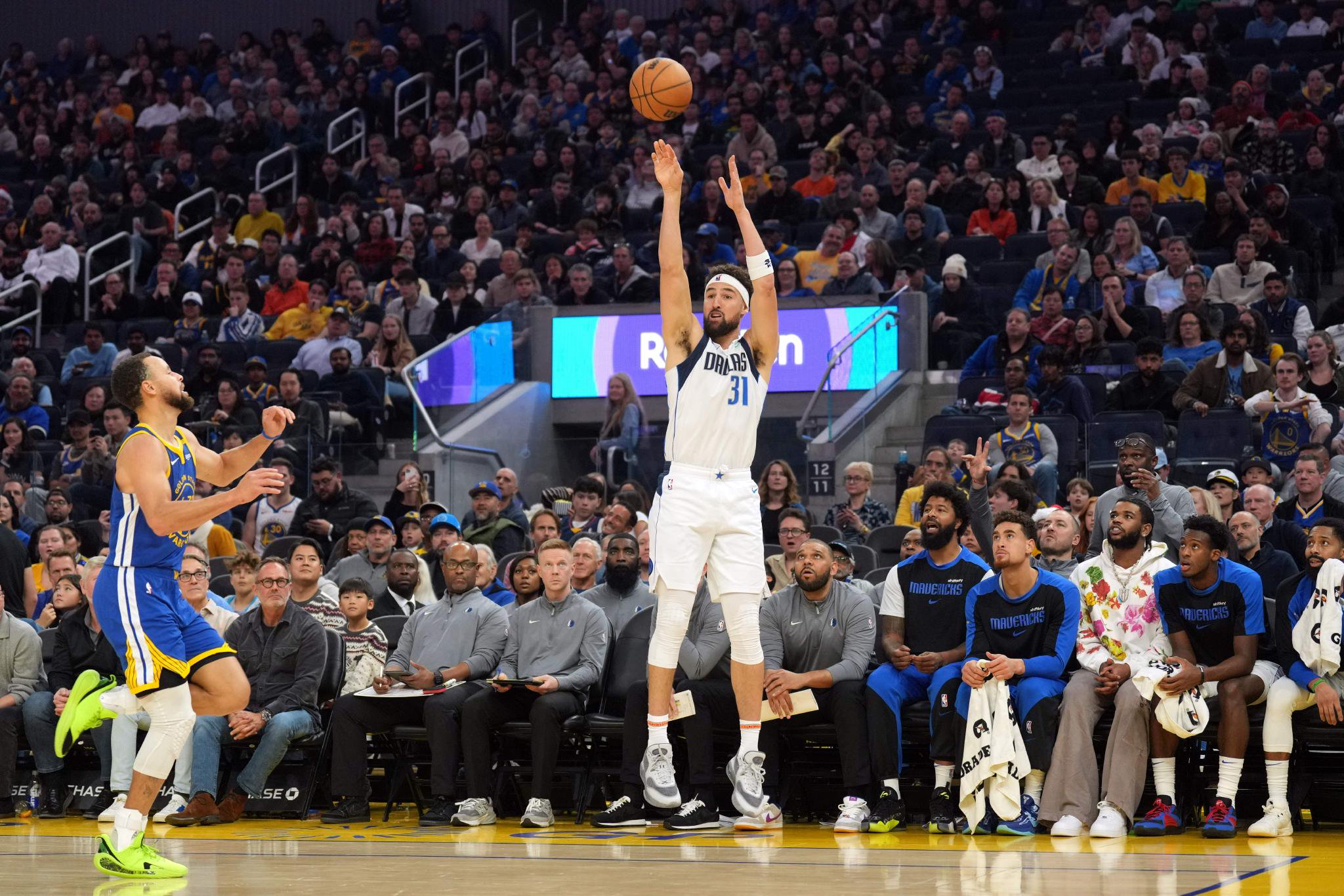 张佳玮：巅峰水花克莱绕切投有效命中率低库里10% 没人说克有引力