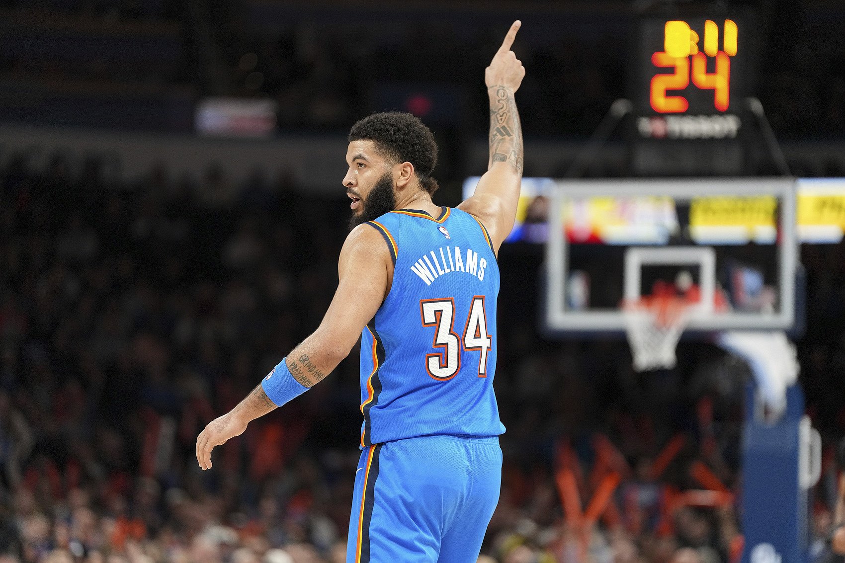 肯威：亚历山大总是想在关键时刻要球 他一直都是这样的人