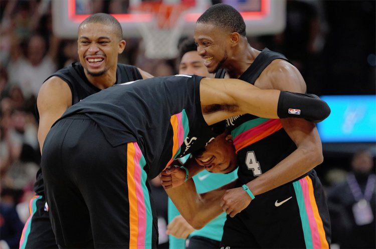 20分算个屁！马刺25分逆转排不进前50 史上仅9次30+绝地翻盘