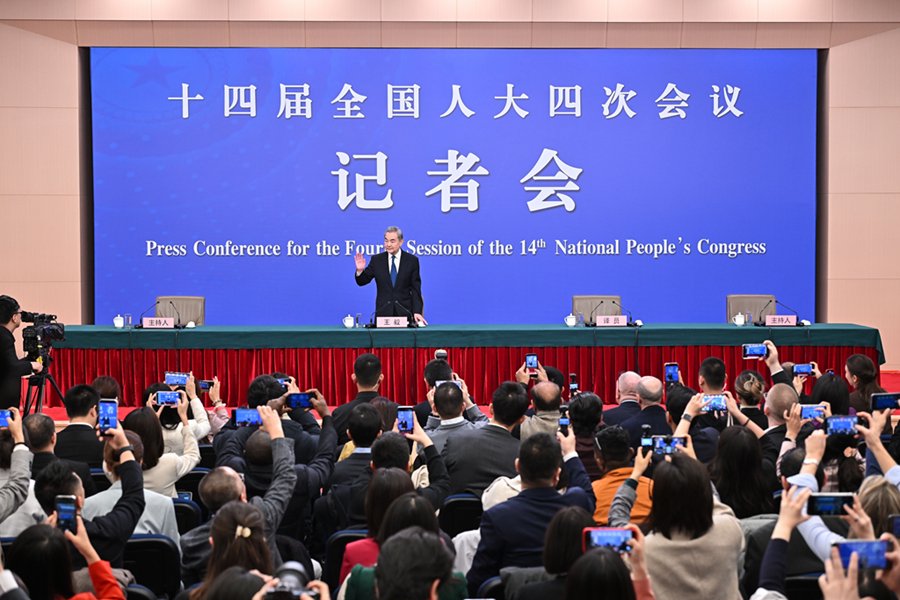 外交主题记者会丨王毅回答中外记者提问