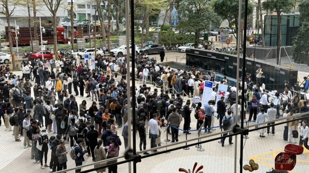 近千名开发者和AI爱好者齐聚腾讯（图源：南方+）