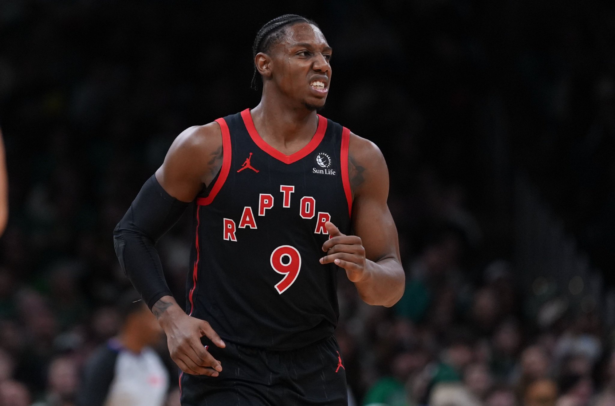 火力全开！巴雷特19中13砍全场最高31分 三分7中3