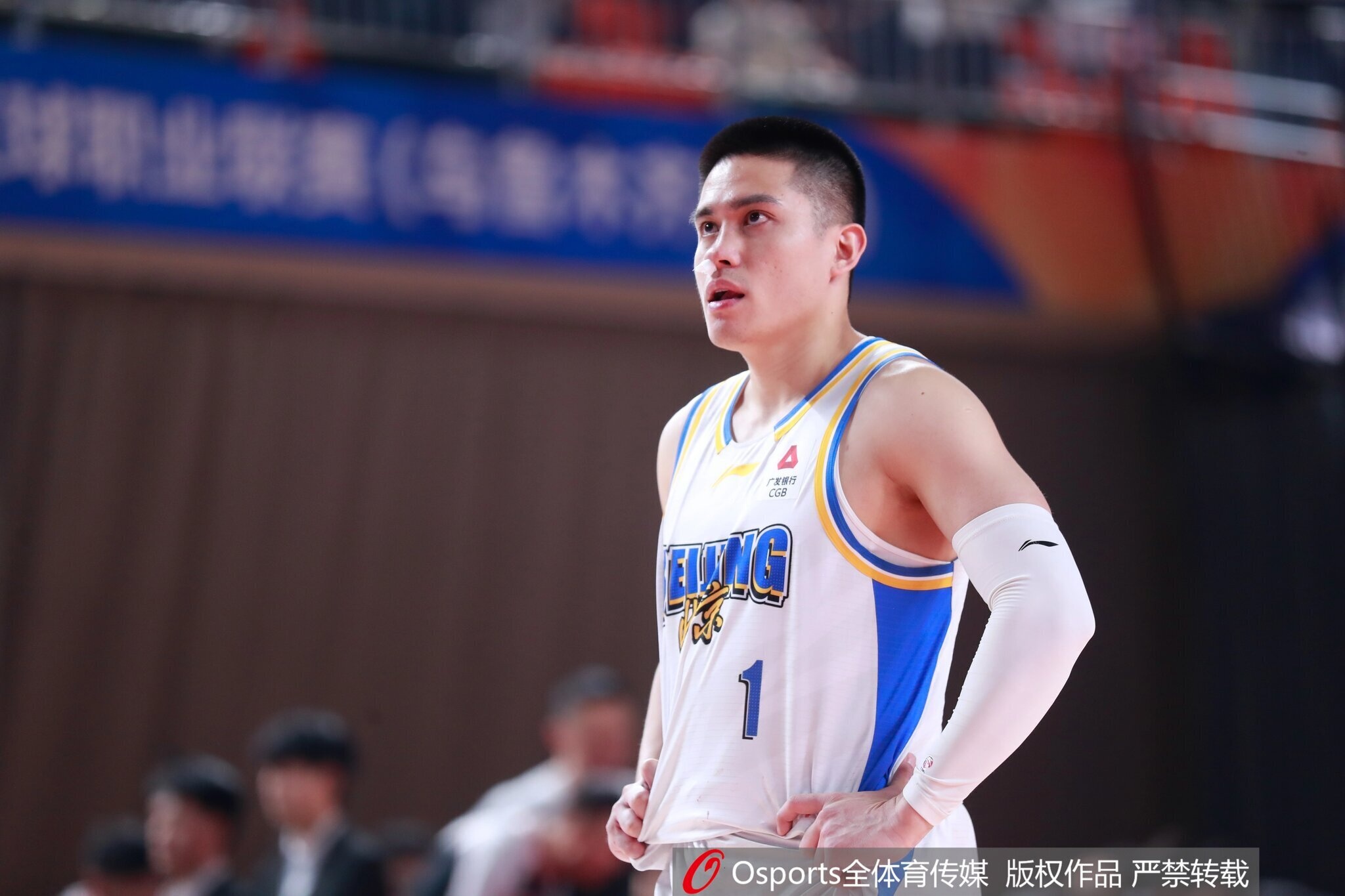 陈盈骏：可以不带面具了 麦基给我们帮助很大 会和他培养出默契