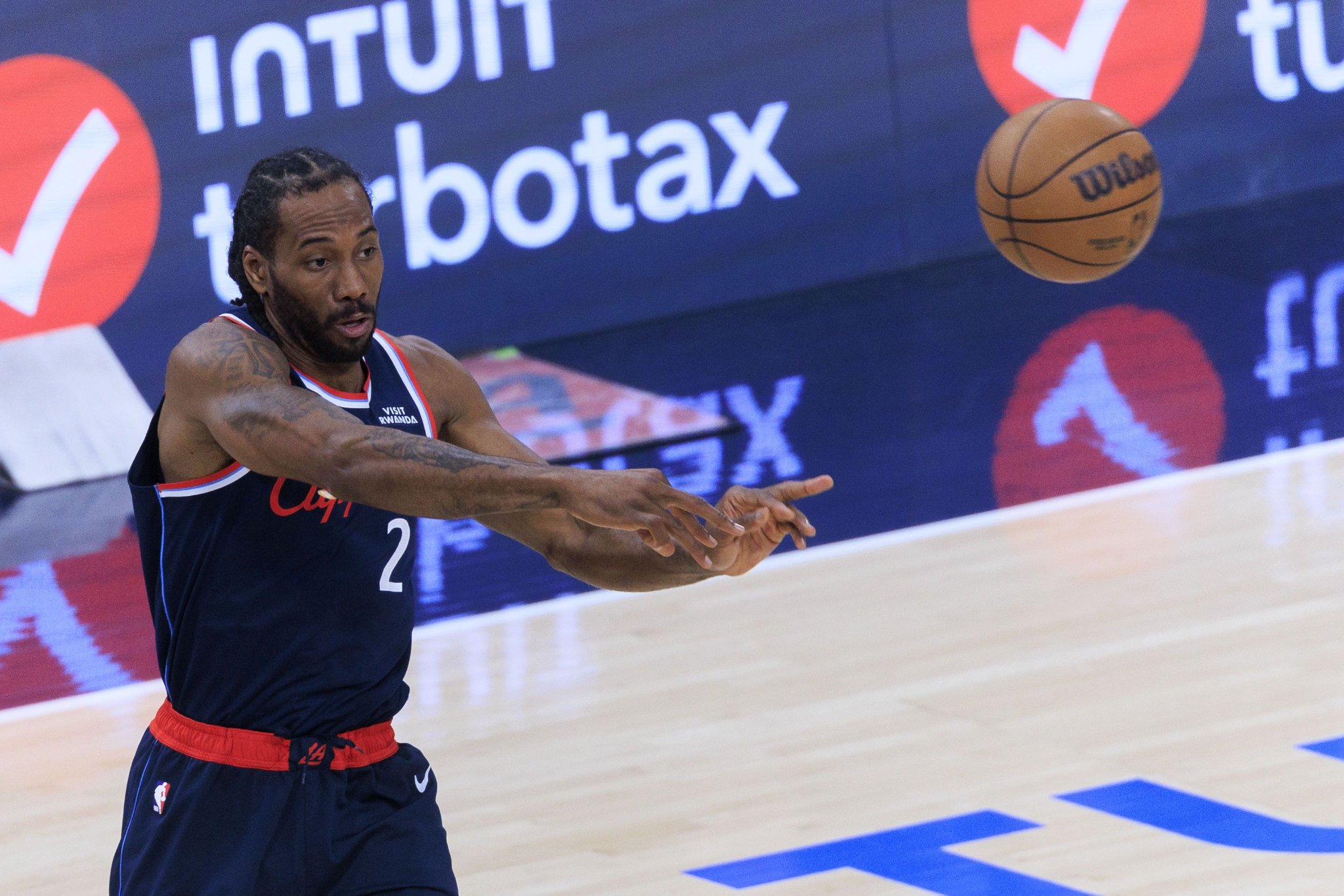 仅差勇士1个胜场！ESPN胜率预测：快船49.1% 尼克斯背靠背50.9%