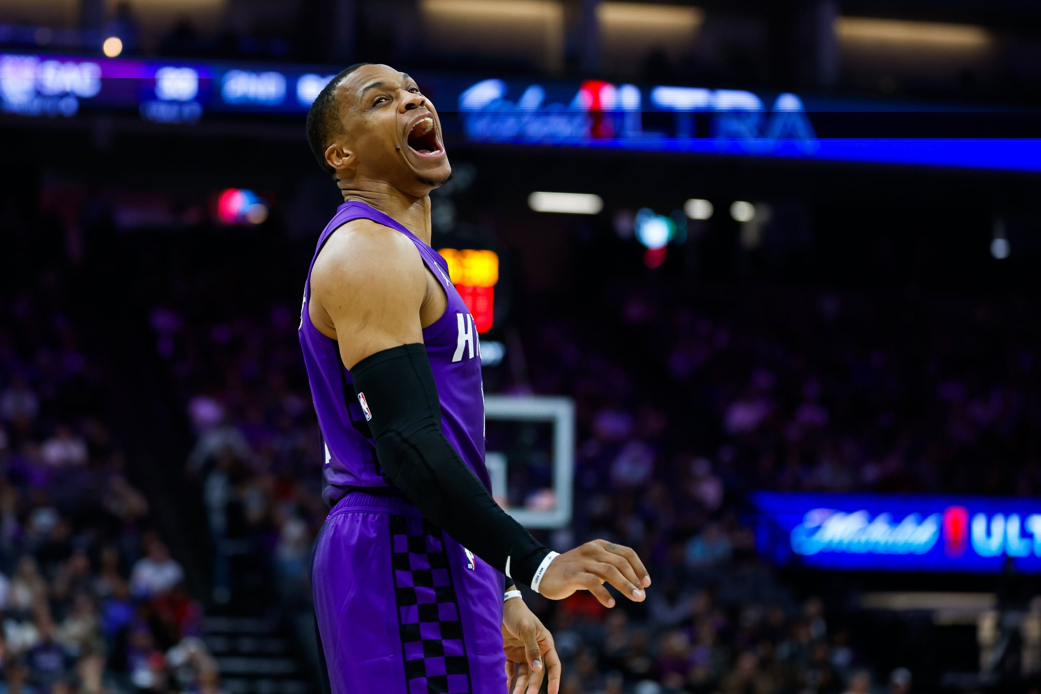 国王主帅：我用尽了所有形容词来称赞威少 能够执教他是我的荣幸