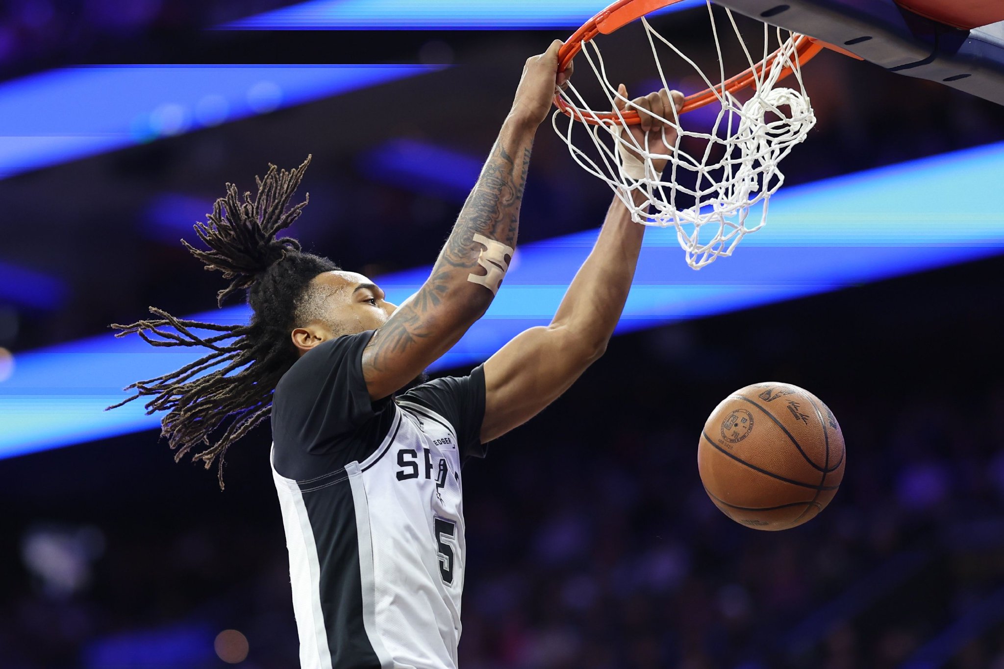 卡斯尔：火箭不喜欢频繁换防 我们过人后只需要简单传球即可