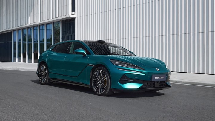 ▲ 纯电续航 1036km 的腾势 Z9 GT