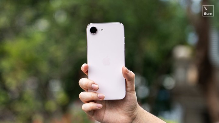 iPhone 17e 上手体验：「苹替」的平替，今年少有的性价比？