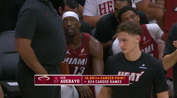 里程碑！末节还剩5分钟阿德巴约砍下第24分 个人生涯总得分破万！