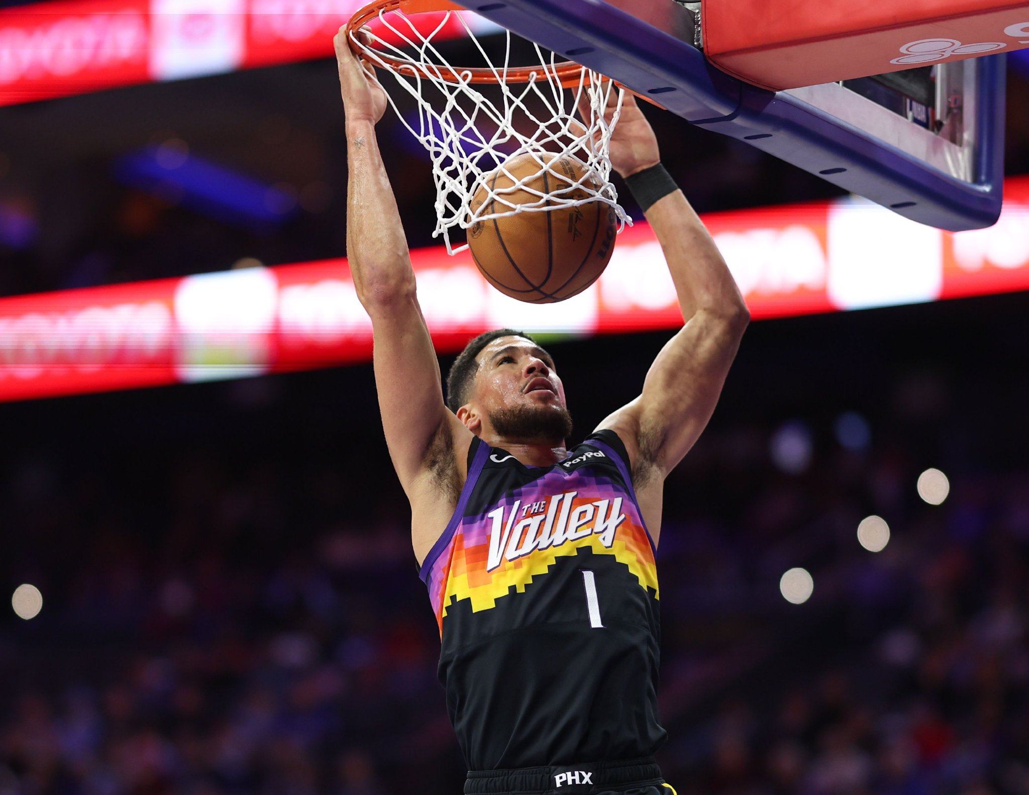 胜场数超上赛季？布克：新太阳的活力带来新变化 团结一致向前行