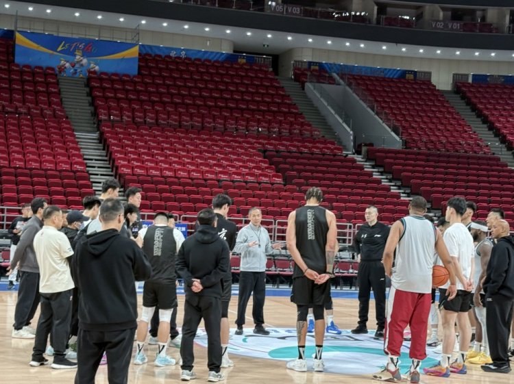 许利民：麦基融入很快 他很聪明水平很高 我们得让他的优势最大化