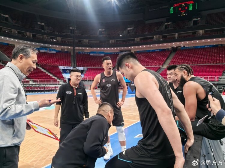 记者：北京队确实希望寻找一名水平更高的小外援 但尚无明确进展