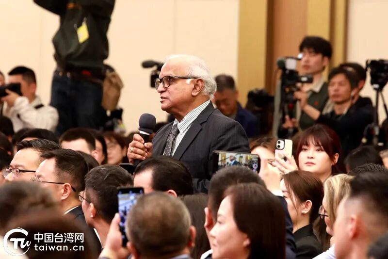 3月8日上午，十四届全国人大四次会议举行外交主题记者会。图为记者提问。（中国台湾网记者 李宁 摄）