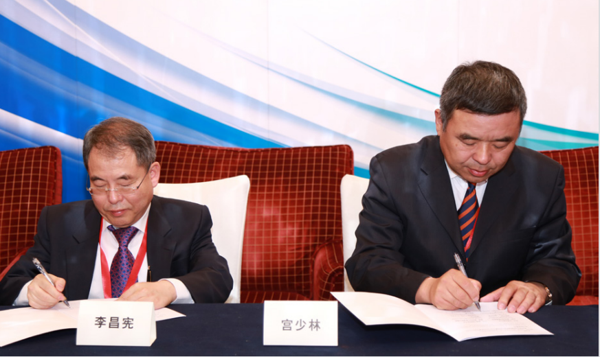 ▲ 两边代清楚场签署文献