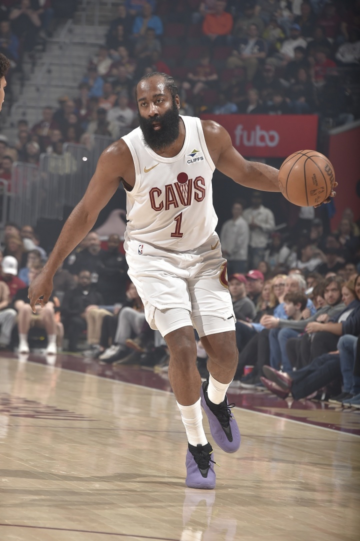 硬邦邦！哈登29000分里程碑夜 一手抓得分一手送助攻半节打花！