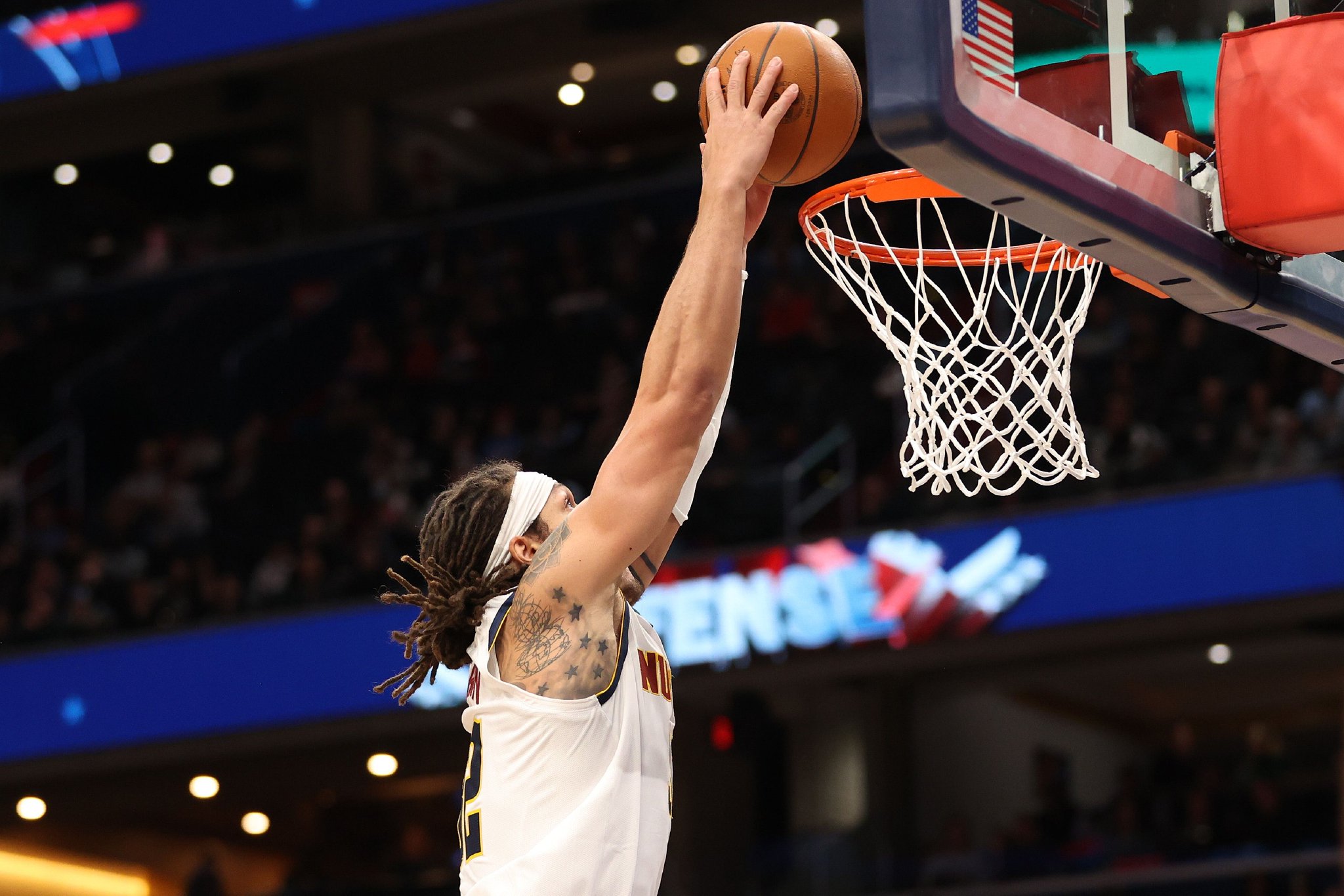 下半场哑火！戈登15中6&罚球10中9砍下23+10 下半场7中1仅得2分