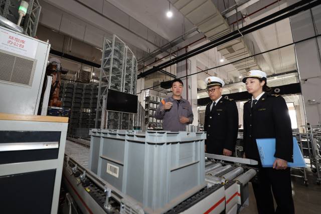 佛山海关关员深入辖区外贸企业调研。