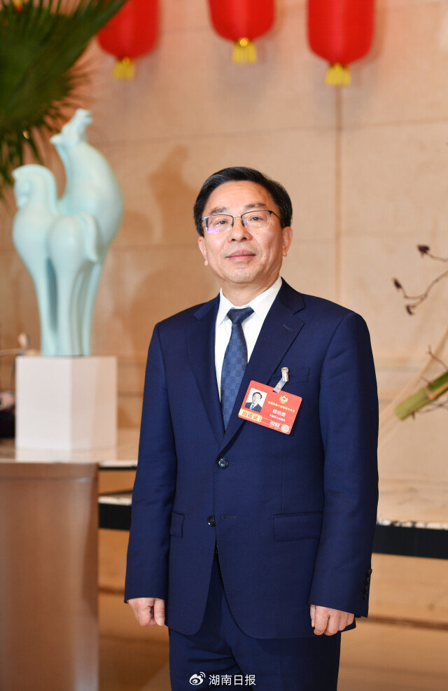 ������ίԱ�������ձ�ȫý����� �ﳬ ��