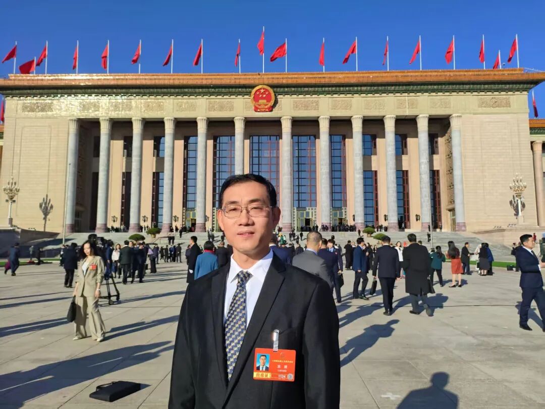 宇宙东谈主大代表、江西省分宜海螺建筑材料有限包袱公司生技处副处长 袁建