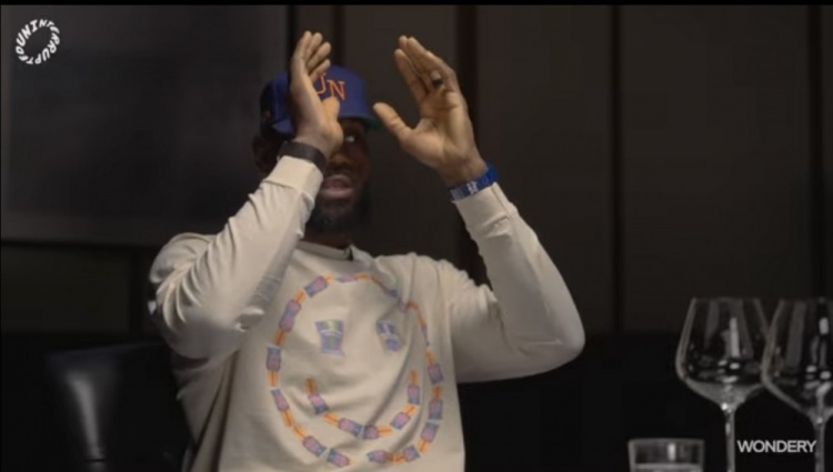 詹姆斯：有球员球没出手已落地都有三罚 我准备投时被犯规没罚球