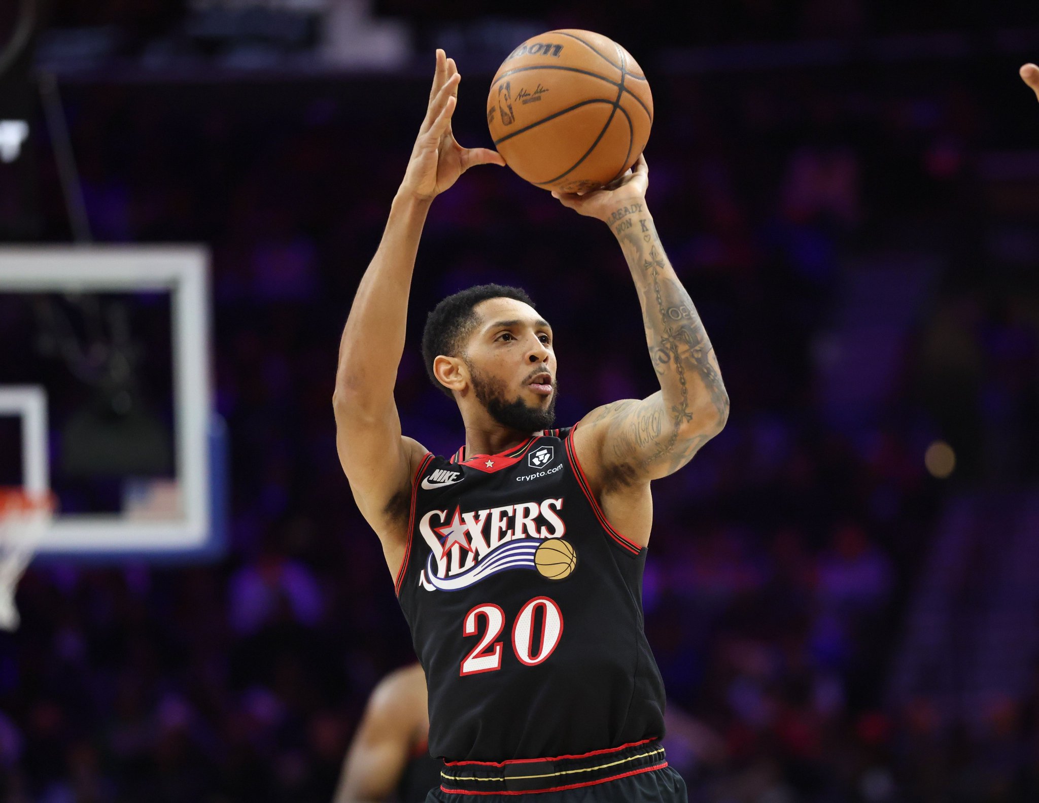 表现平平！佩恩首发12中4拿到12分6板4助 三分7中2