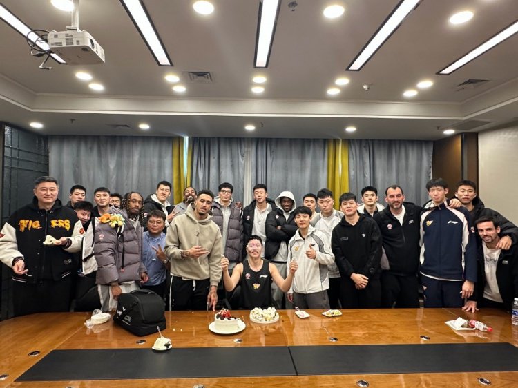 28岁生日！胡明轩更博：感谢祝福 第二阶段见！ ​​​