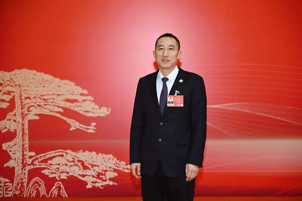 宇宙东谈主大代表、海螺想象院总司理 周金波