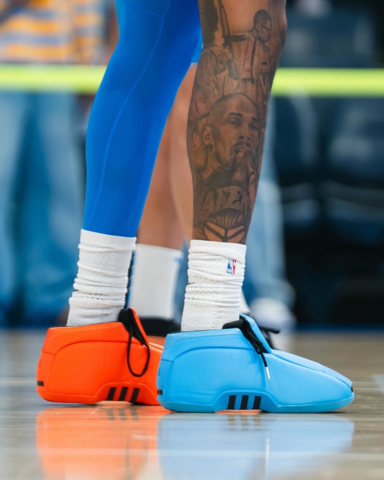 鸳鸯配色！杰伦·威廉姆斯今日热身上脚专属Crazy 2 “OKC” PE