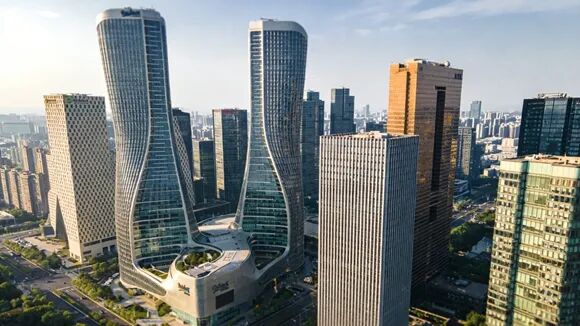 图片开头：AI自动生成