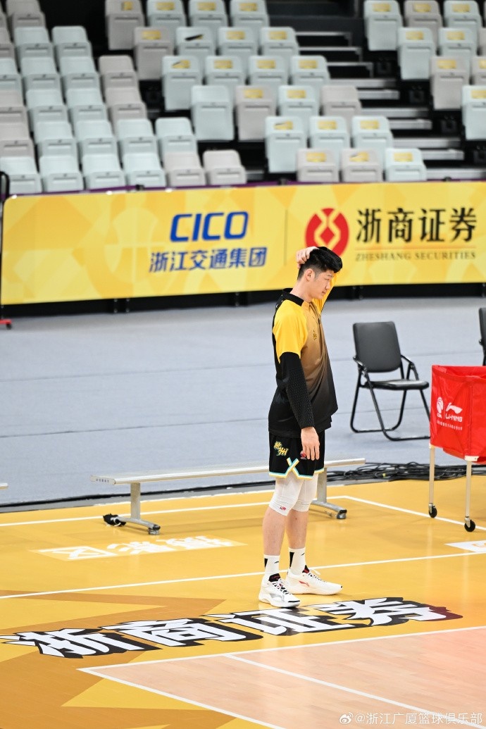 广厦男篮上午踩场训练结束 第二阶段首战今晚开打