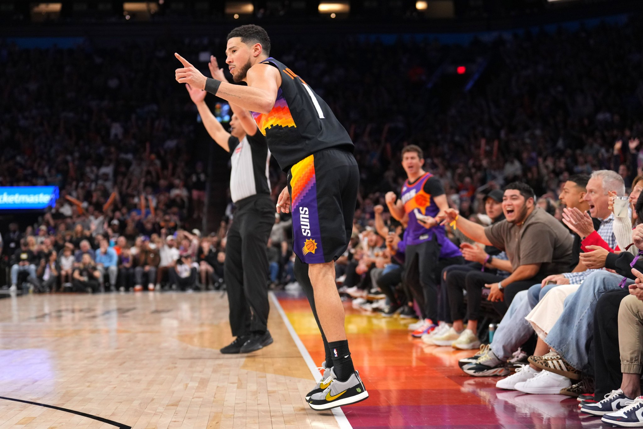 37胜已超上季！布克：我们齐心协力 始终把最重要的事情放在首位