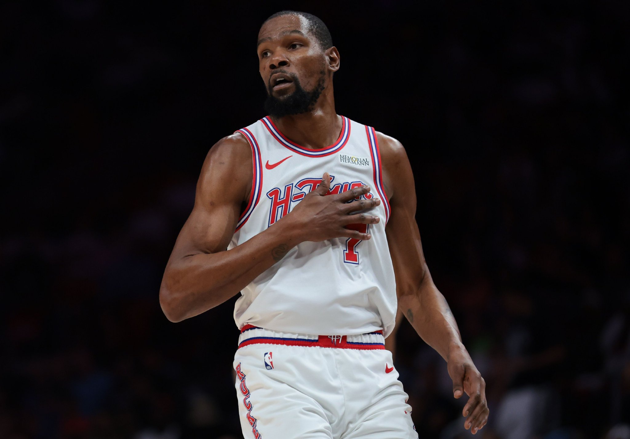 杜兰特：今天防守非常出色 迫使对手陷入阵地进攻&勉强投篮