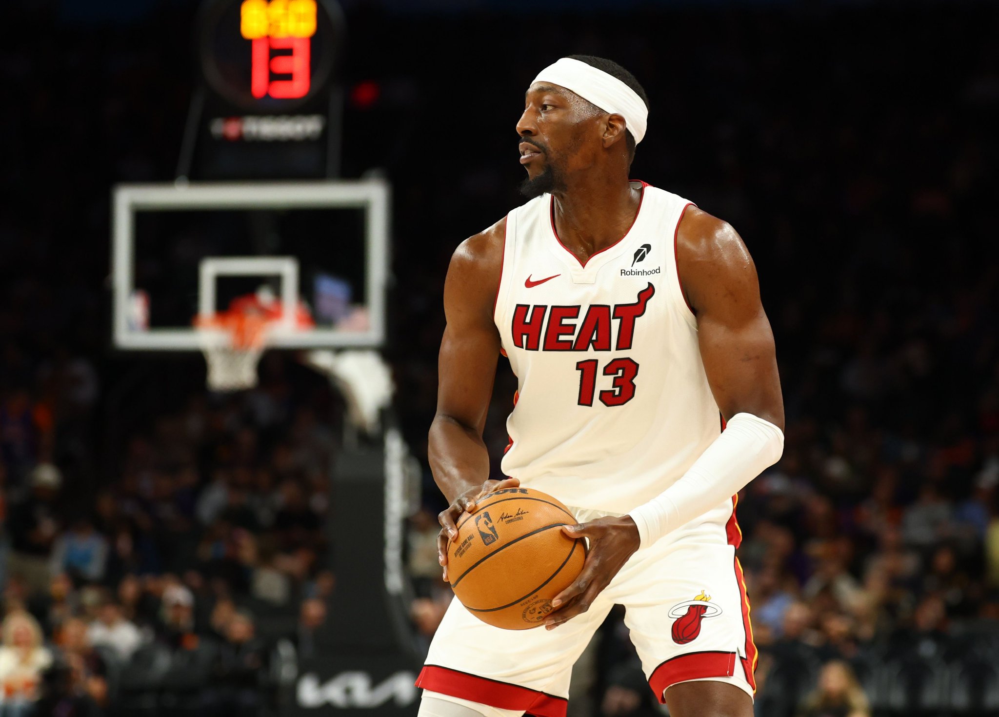 Skip：阿德巴约生涯场均16分&单赛季最高场均20.4分 今天砍83分